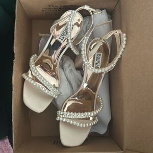 Badgley Mischka Feisty Pearl Block Heel NWOT